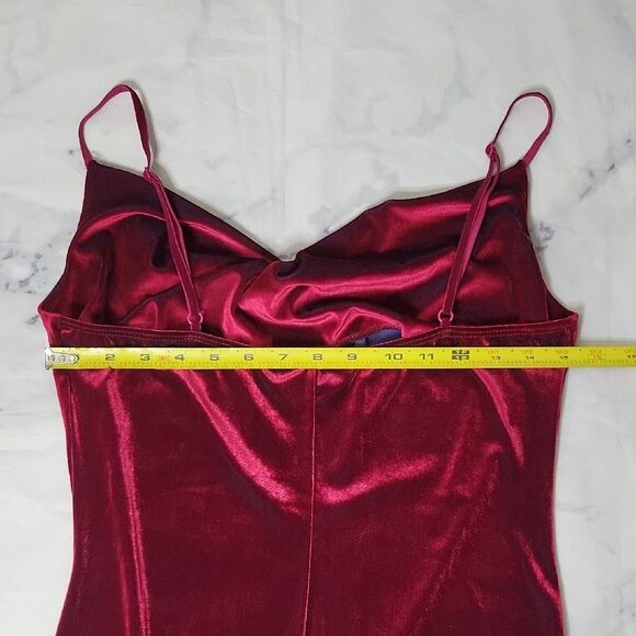 Blue Blush Wine Velvet Dress - Picture 3 of 7